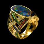 Золотое кольцо с опалом, бриллиантами, сапфирами и цаворитами
