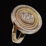 Кольцо с пружинками из золота с бриллиантами